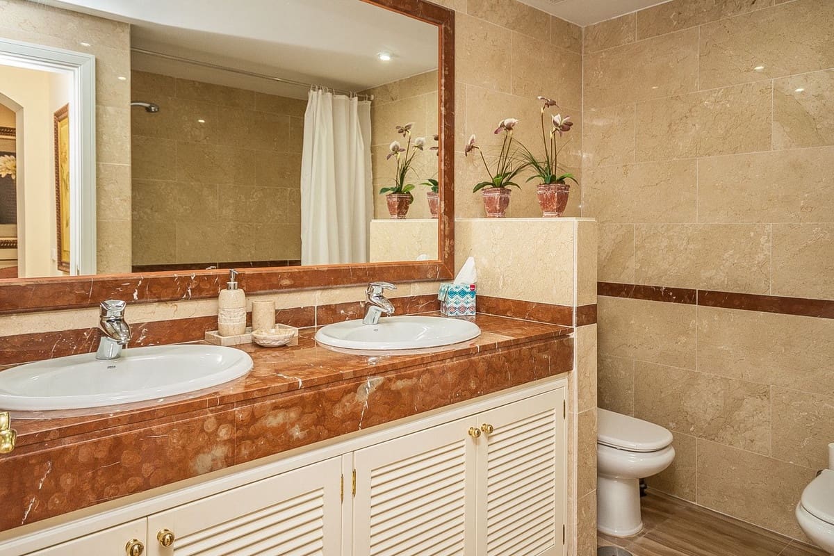 2 Zimmer Apartment zu verkaufen in Marbella mit Pool - 569.995 € (Ref: 10094215)