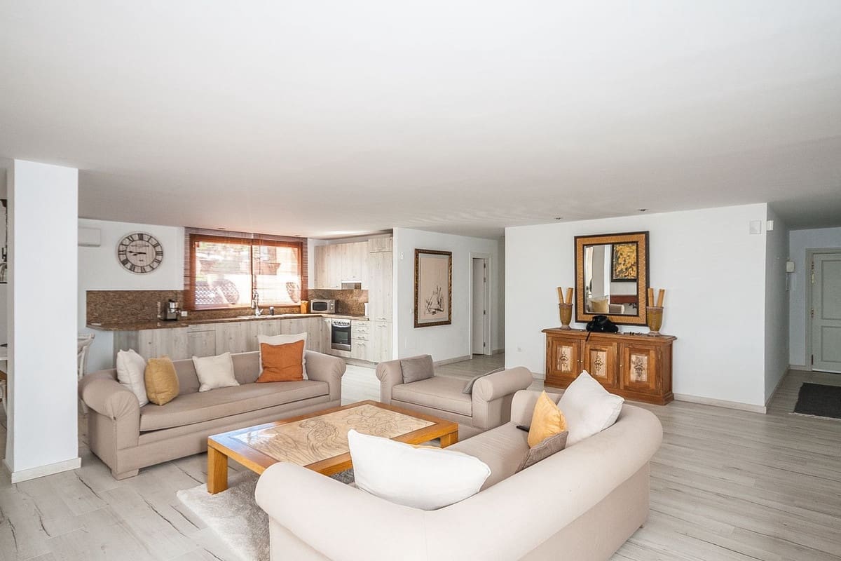 2 bedroom Apartment for sale in Marbella with pool - € 470,000 (Ref: 10094217)