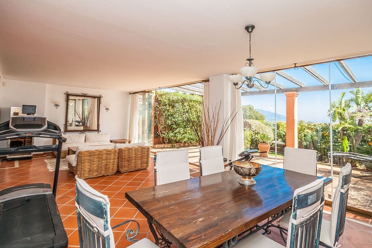 2 bedroom Apartment for sale in Marbella with pool - € 470,000 (Ref: 10094217)
