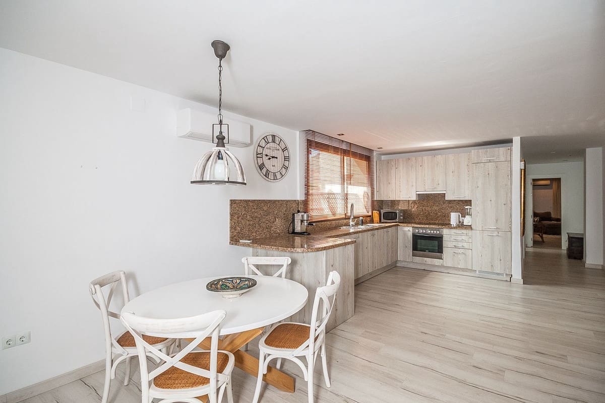 2 bedroom Apartment for sale in Marbella with pool - € 470,000 (Ref: 10094217)
