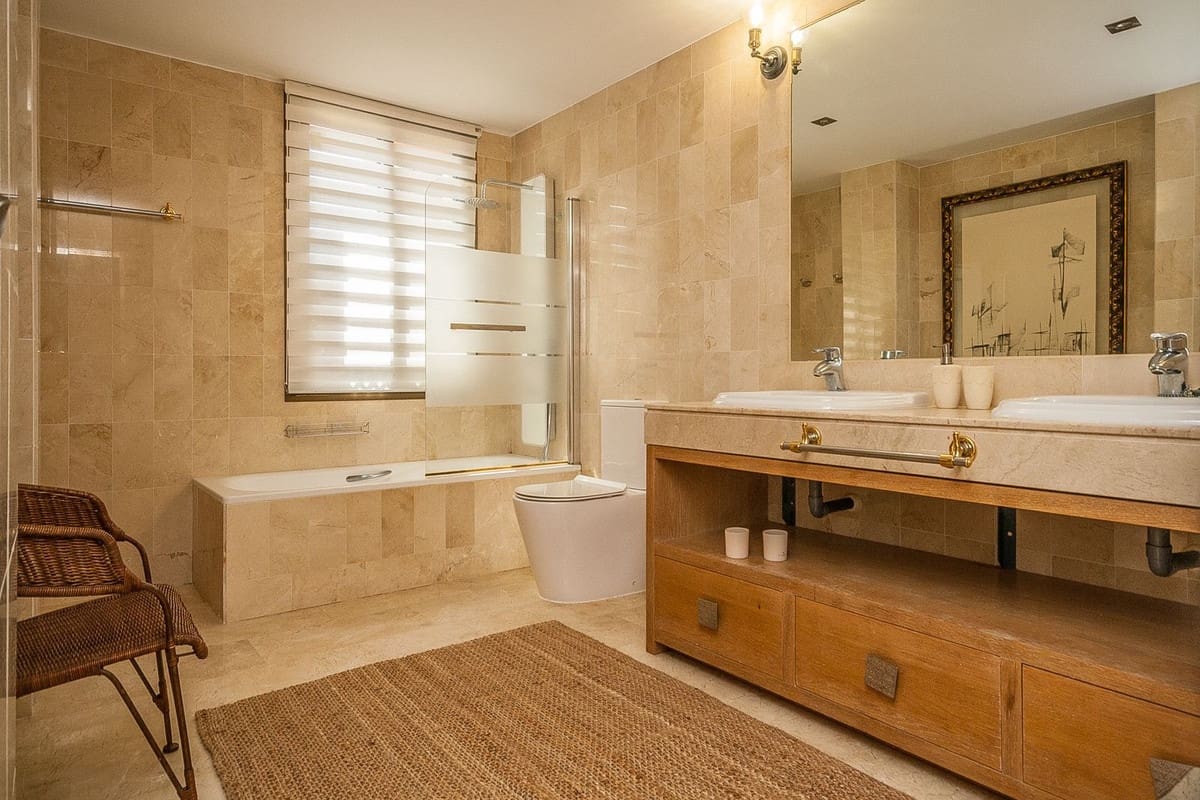 2 bedroom Apartment for sale in Marbella with pool - € 470,000 (Ref: 10094217)
