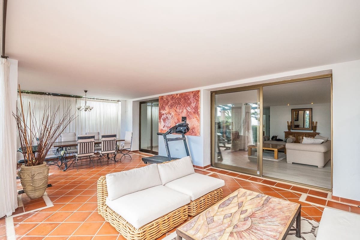 2 bedroom Apartment for sale in Marbella with pool - € 470,000 (Ref: 10094217)
