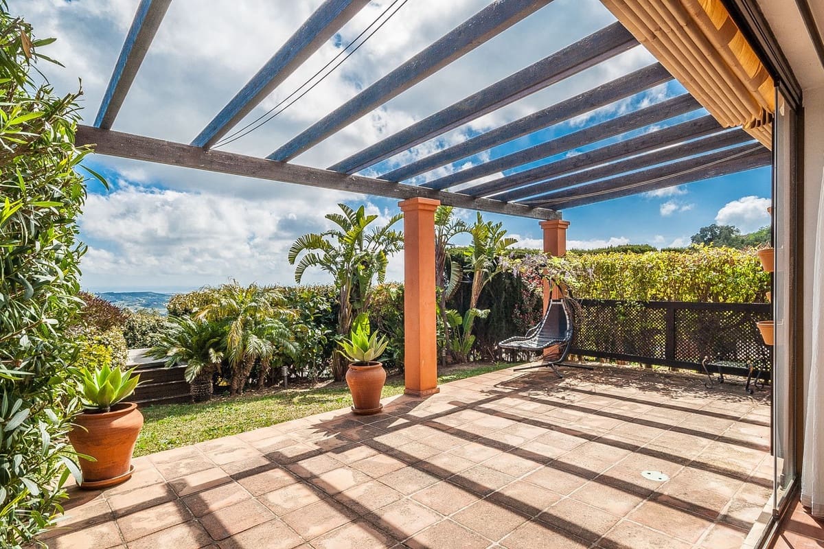 2 bedroom Apartment for sale in Marbella with pool - € 470,000 (Ref: 10094217)