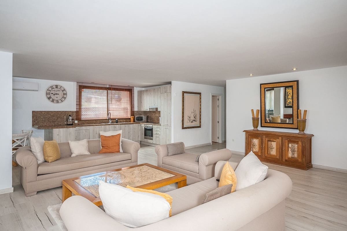 2 bedroom Apartment for sale in Marbella with pool - € 470,000 (Ref: 10094217)