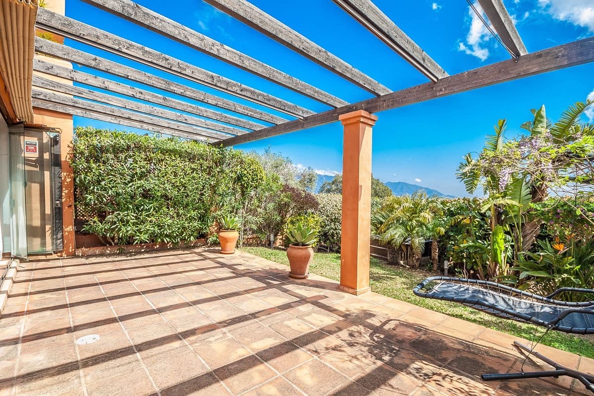 2 bedroom Apartment for sale in Marbella with pool - € 470,000 (Ref: 10094217)
