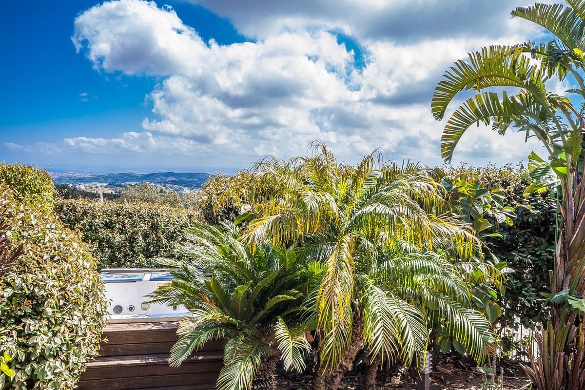 2 bedroom Apartment for sale in Marbella with pool - € 470,000 (Ref: 10094217)