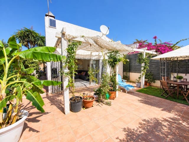3 sovrum Semi-fristående Villa till salu i La Duquesa / Puerto de la Duquesa, Manilva med pool garage - 329 000 € (Ref: 10114562)