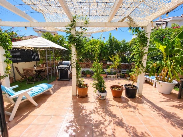 3 sovrum Semi-fristående Villa till salu i La Duquesa / Puerto de la Duquesa, Manilva med pool garage - 329 000 € (Ref: 10114562)