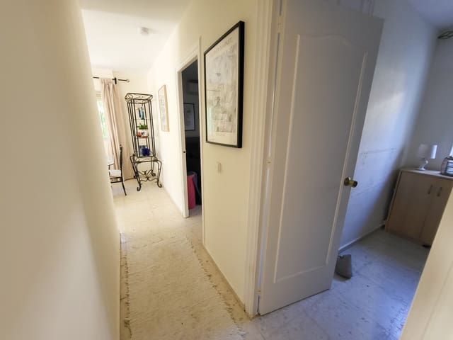 3 sovrum Semi-fristående Villa till salu i La Duquesa / Puerto de la Duquesa, Manilva med pool garage - 329 000 € (Ref: 10114562)