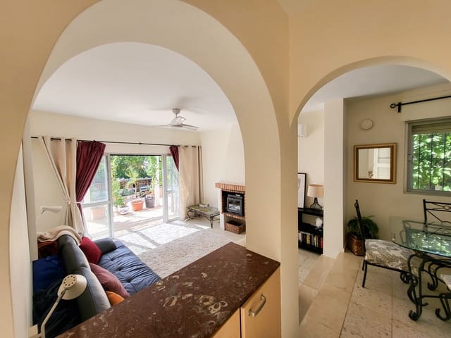 3 sovrum Semi-fristående Villa till salu i La Duquesa / Puerto de la Duquesa, Manilva med pool garage - 329 000 € (Ref: 10114562)