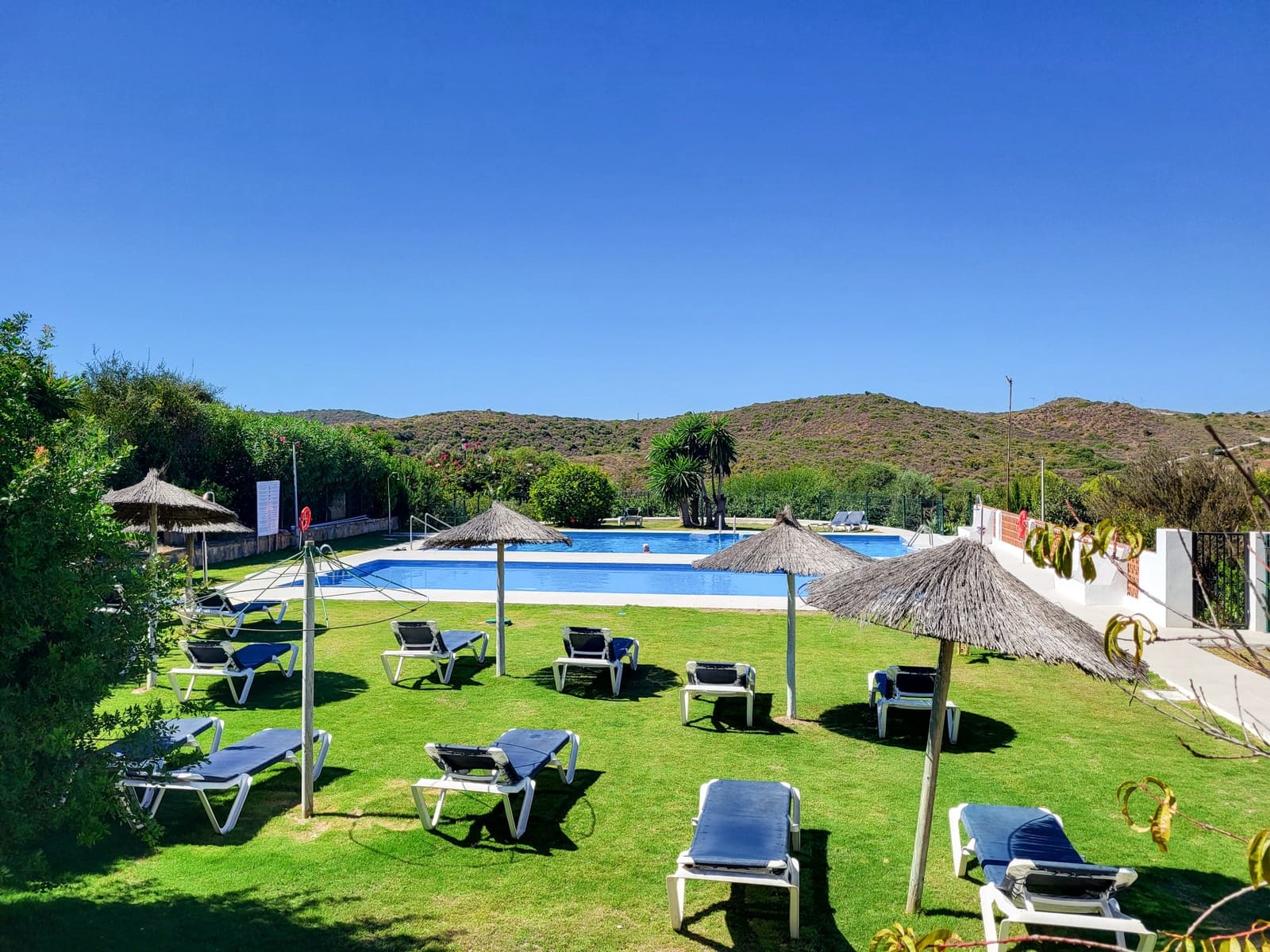 3 bedroom Semi-detached Villa for sale in La Duquesa / Puerto de la Duquesa with pool garage - € 329,000 (Ref: 10114562)