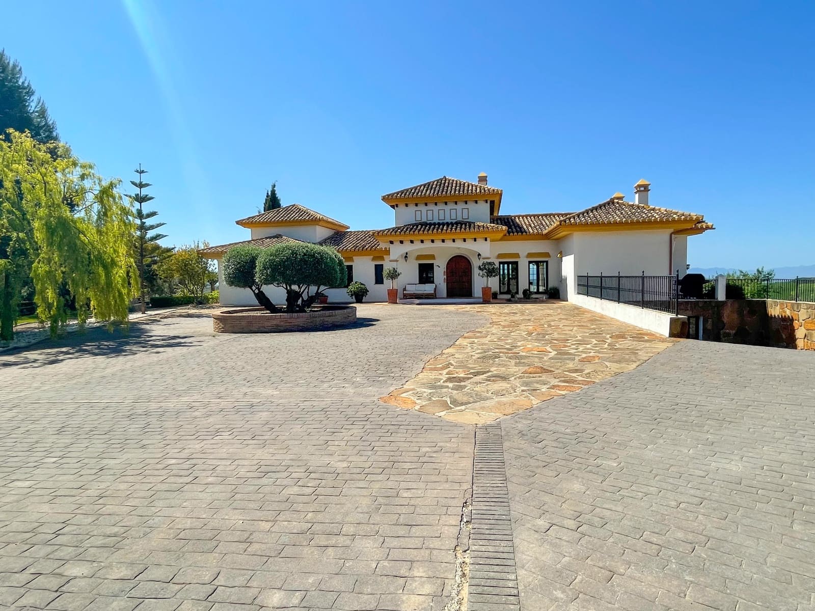 4 soverom Villa til salgs i Villanueva de la Concepcion med svømmebasseng garasje - € 1 690 000 (Ref: 10127693)