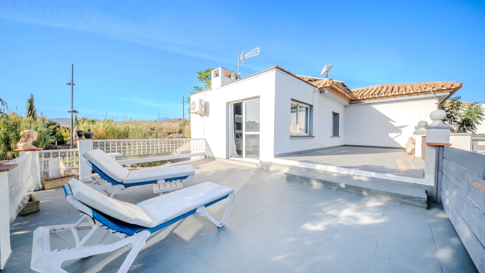 5 Zimmer Villa zu verkaufen in Estepona mit Pool Garage - 749.000 € (Ref: 10127694)