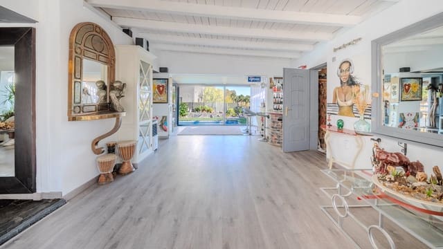 5 quarto Moradia para venda em Estepona Golf, Estepona com piscina garagem - 749 000 € (Ref: 10127694)