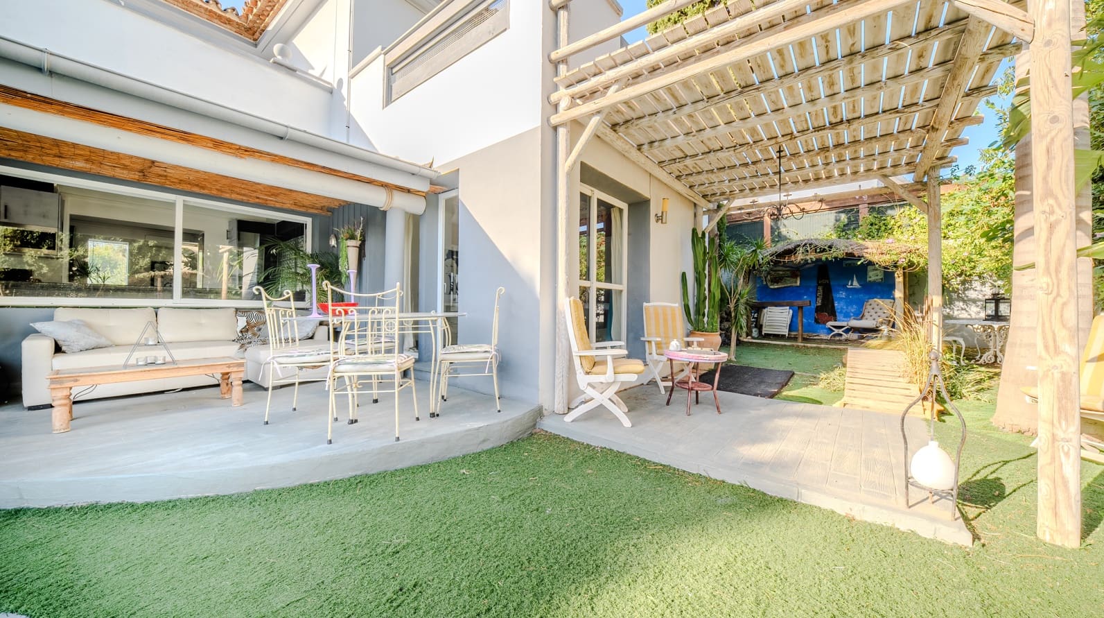 5 Zimmer Villa zu verkaufen in Estepona mit Pool Garage - 749.000 € (Ref: 10127694)