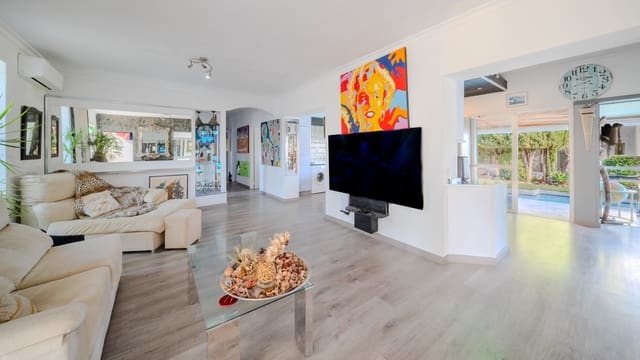 5 quarto Moradia para venda em Estepona Golf, Estepona com piscina garagem - 749 000 € (Ref: 10127694)