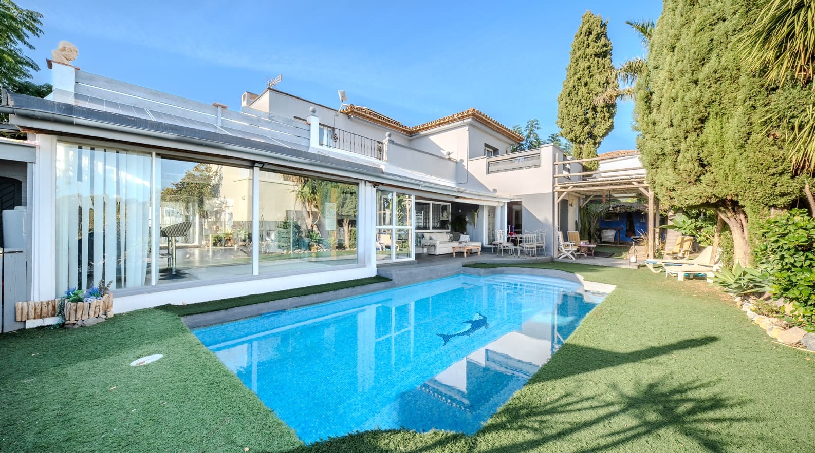 5 Zimmer Villa zu verkaufen in Estepona mit Pool Garage - 749.000 € (Ref: 10127694)
