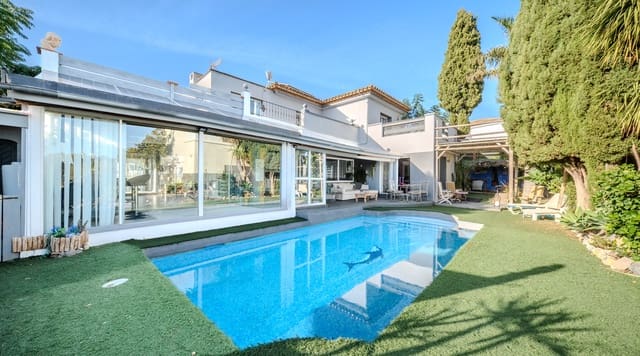 5 quarto Moradia para venda em Estepona Golf, Estepona com piscina garagem - 749 000 € (Ref: 10127694)
