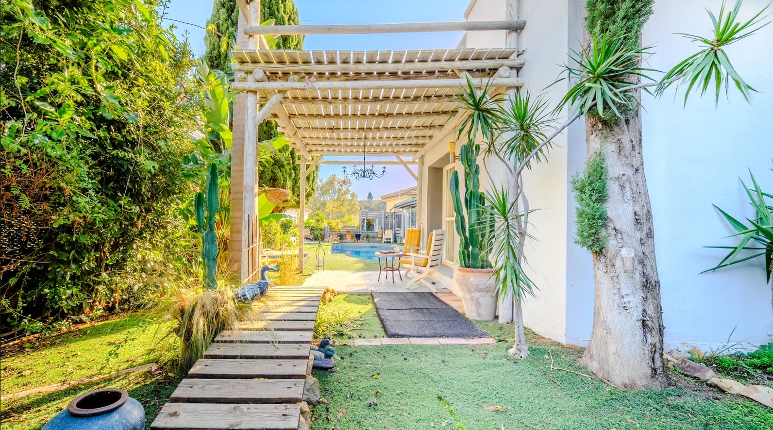 5 Zimmer Villa zu verkaufen in Estepona mit Pool Garage - 749.000 € (Ref: 10127694)
