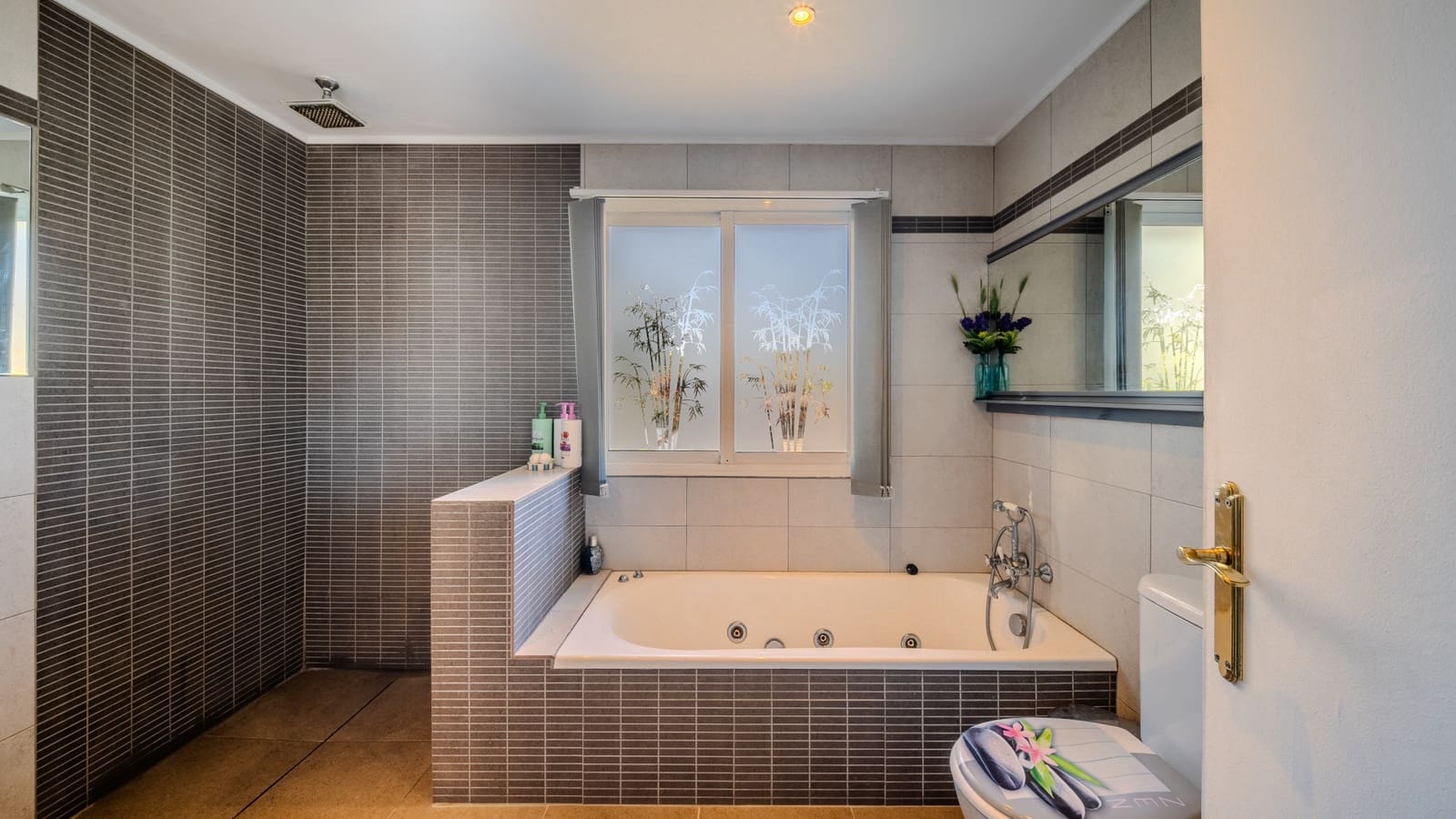 5 Zimmer Villa zu verkaufen in Estepona mit Pool Garage - 749.000 € (Ref: 10127694)
