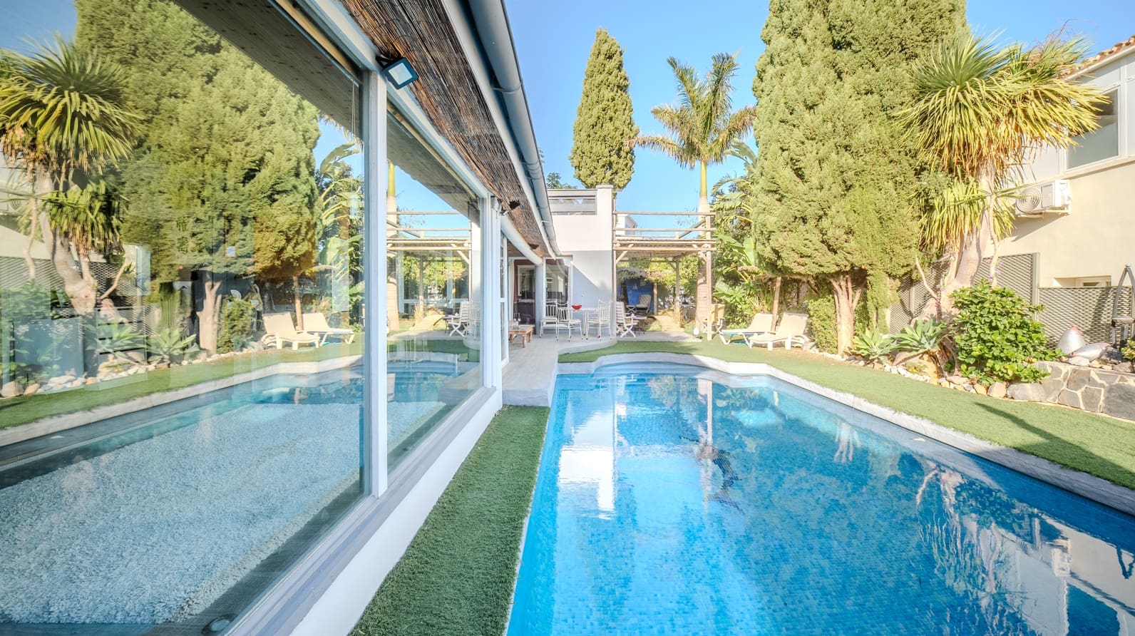 5 Zimmer Villa zu verkaufen in Estepona mit Pool Garage - 749.000 € (Ref: 10127694)