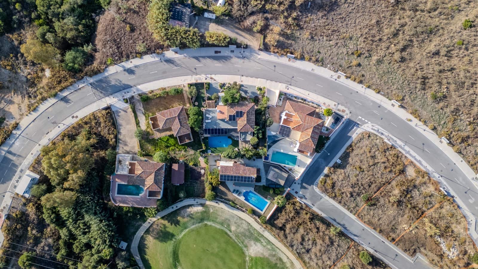 5 Zimmer Villa zu verkaufen in Estepona mit Pool Garage - 749.000 € (Ref: 10127694)