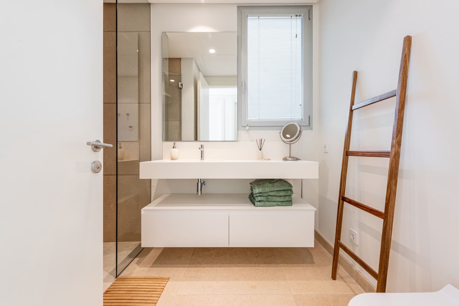 4 sypialnia Penthouse na sprzedaż w Benahavis z basenem garażem - 1 249 000 € (Ref: 10131200)