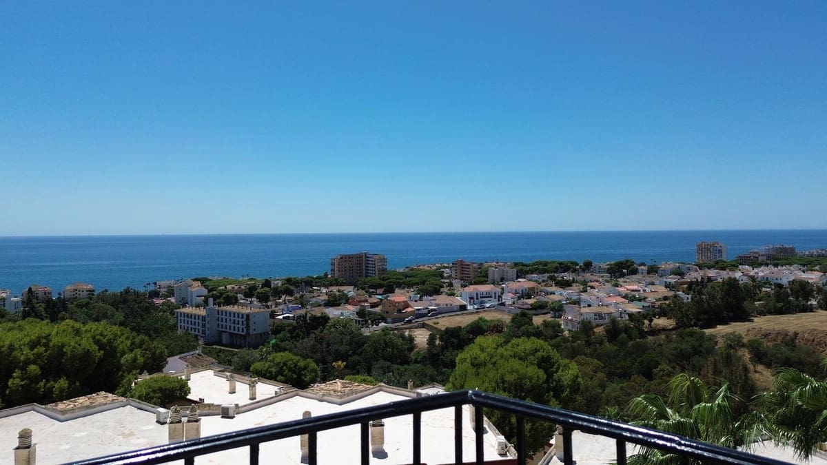 2 soverom Leilighet til salgs i Riviera del Sol med svømmebasseng - € 359 000 (Ref: 10145758)