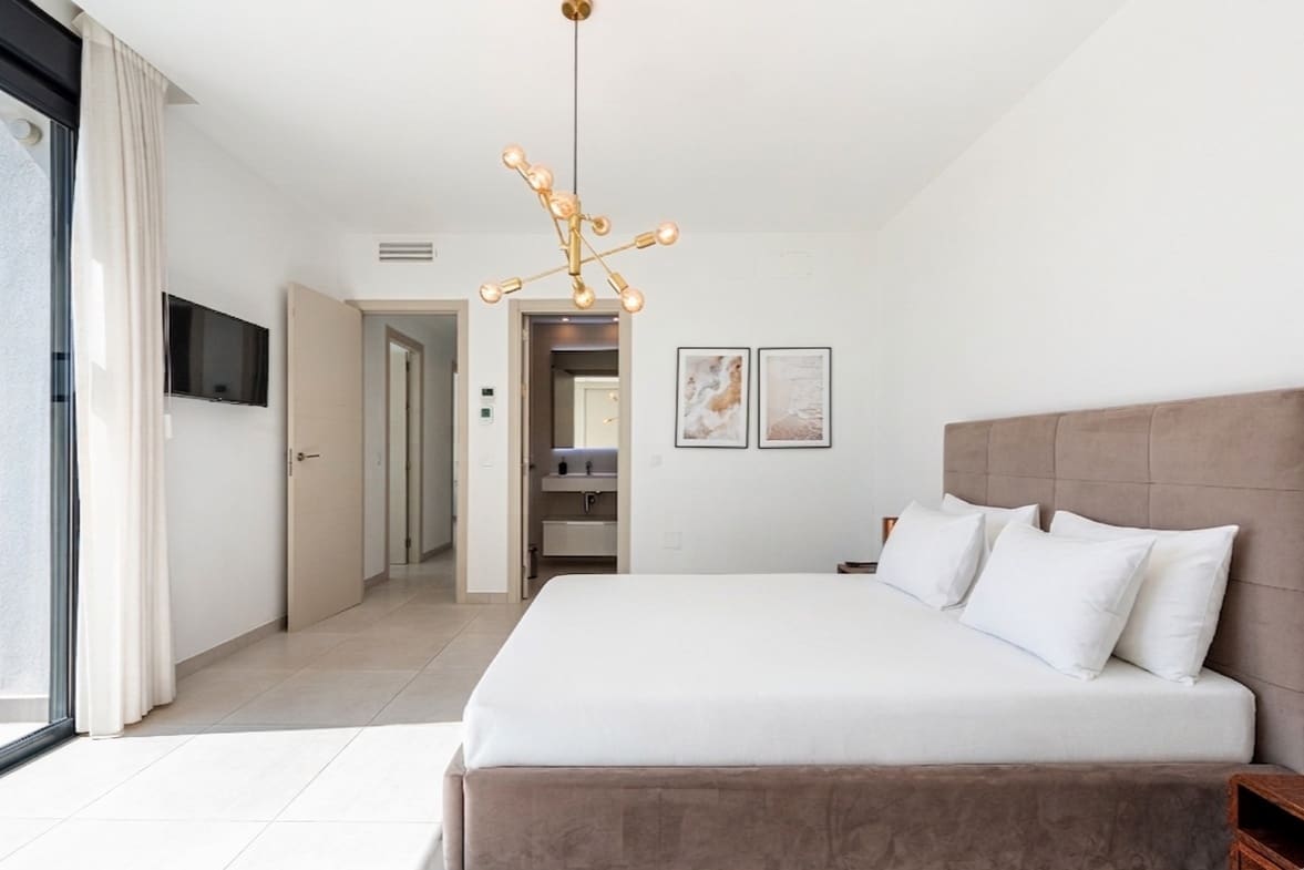 4 sovrum Semi-fristående Villa till salu i Estepona med pool garage - 899 000 € (Ref: 10154601)