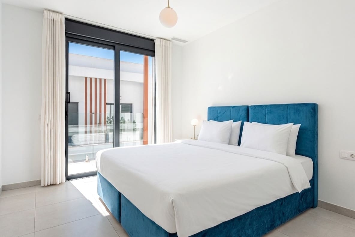 4 sovrum Semi-fristående Villa till salu i Estepona med pool garage - 899 000 € (Ref: 10154601)