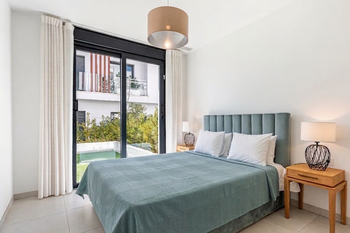 4 sovrum Semi-fristående Villa till salu i Estepona med pool garage - 899 000 € (Ref: 10154601)