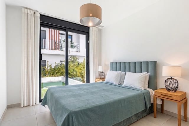 4 camera da letto Villetta Bifamiliare in vendita in Estepona con piscina garage - 899.000 € (Rif: 10154601)