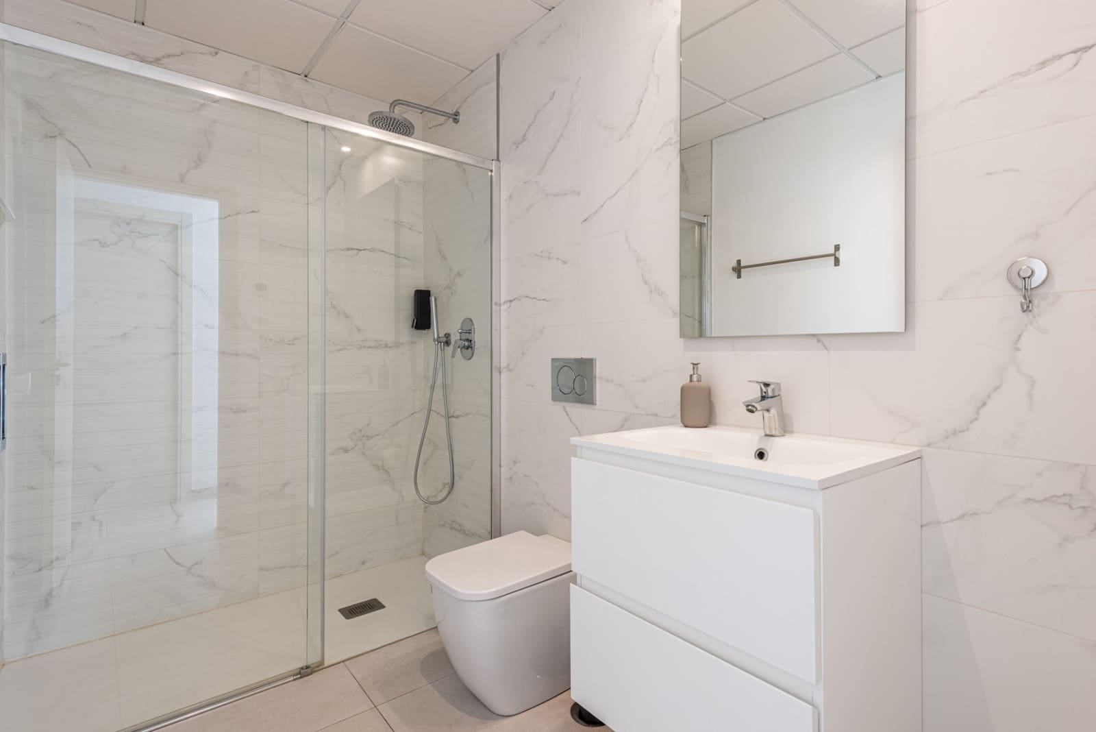 4 sovrum Semi-fristående Villa till salu i Estepona med pool garage - 899 000 € (Ref: 10154601)
