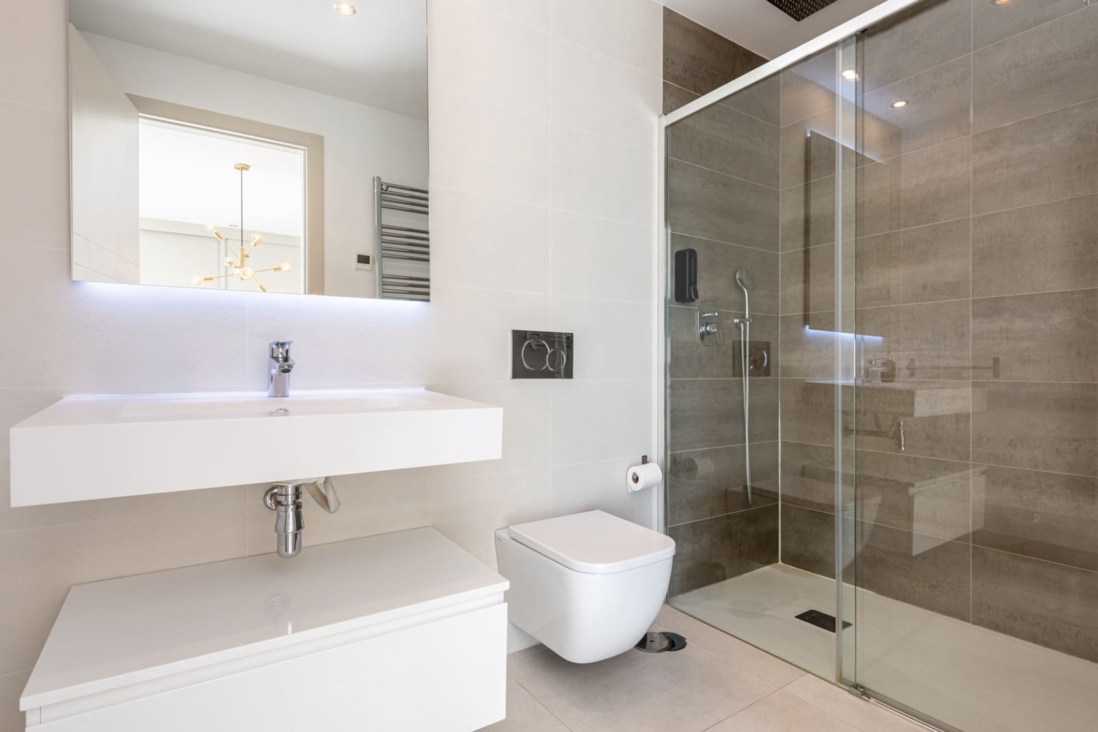 4 sovrum Semi-fristående Villa till salu i Estepona med pool garage - 899 000 € (Ref: 10154601)