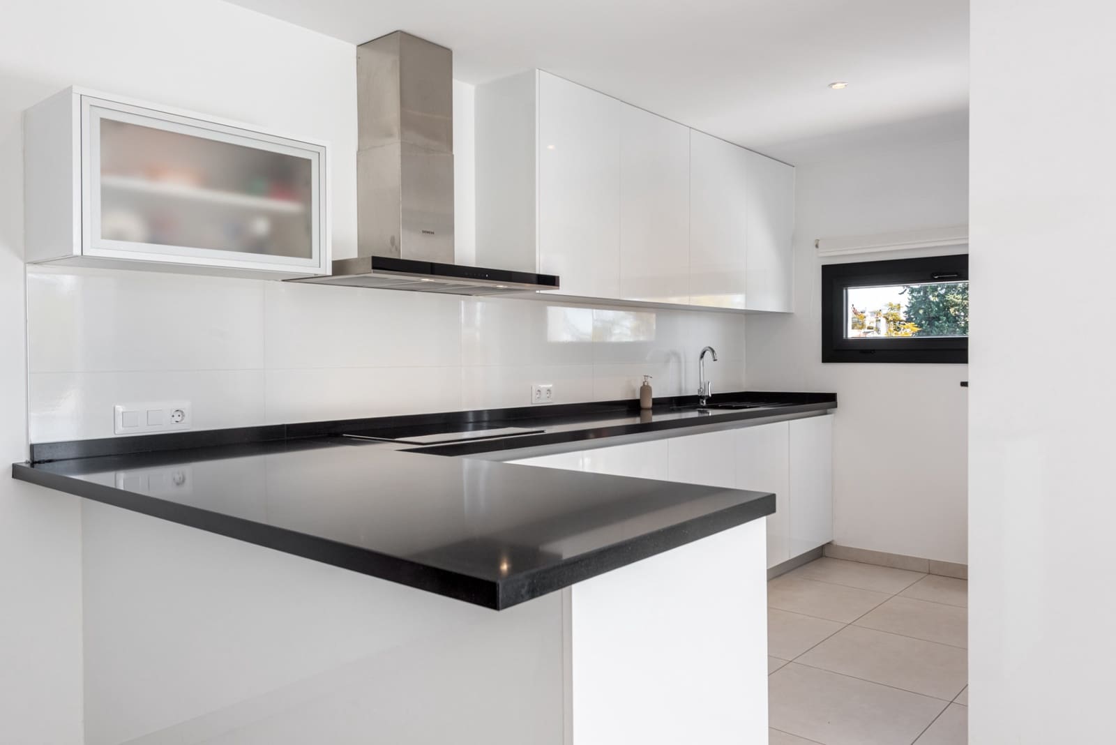 4 sovrum Semi-fristående Villa till salu i Estepona med pool garage - 899 000 € (Ref: 10154601)