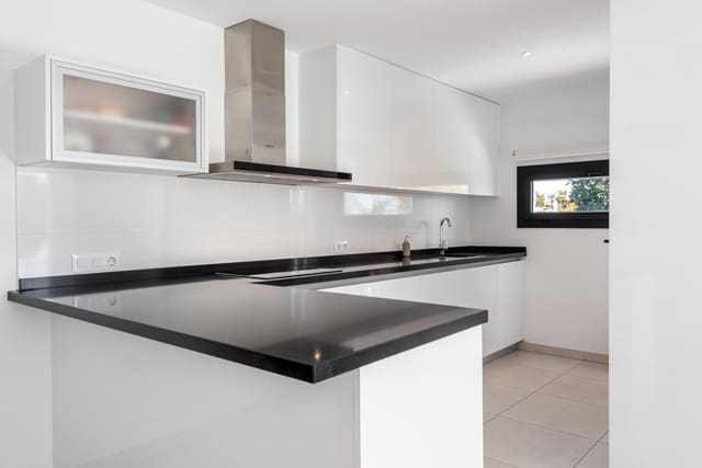 4 camera da letto Villetta Bifamiliare in vendita in Estepona con piscina garage - 899.000 € (Rif: 10154601)