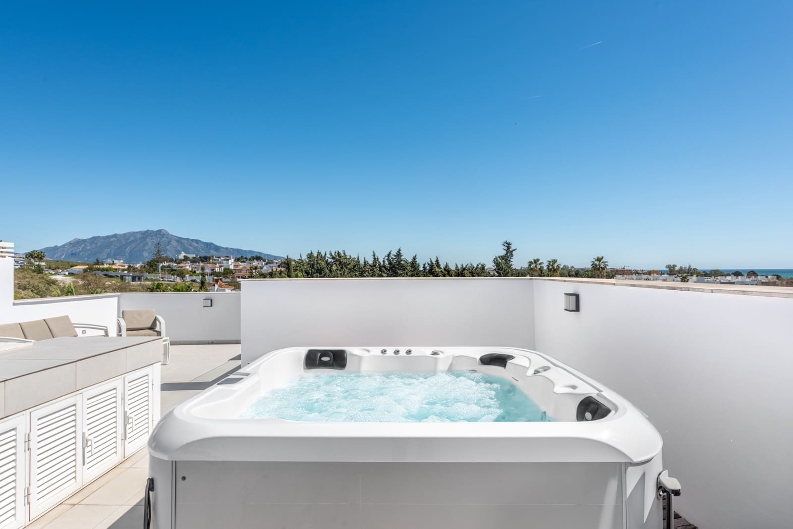 4 sovrum Semi-fristående Villa till salu i Estepona med pool garage - 899 000 € (Ref: 10154601)