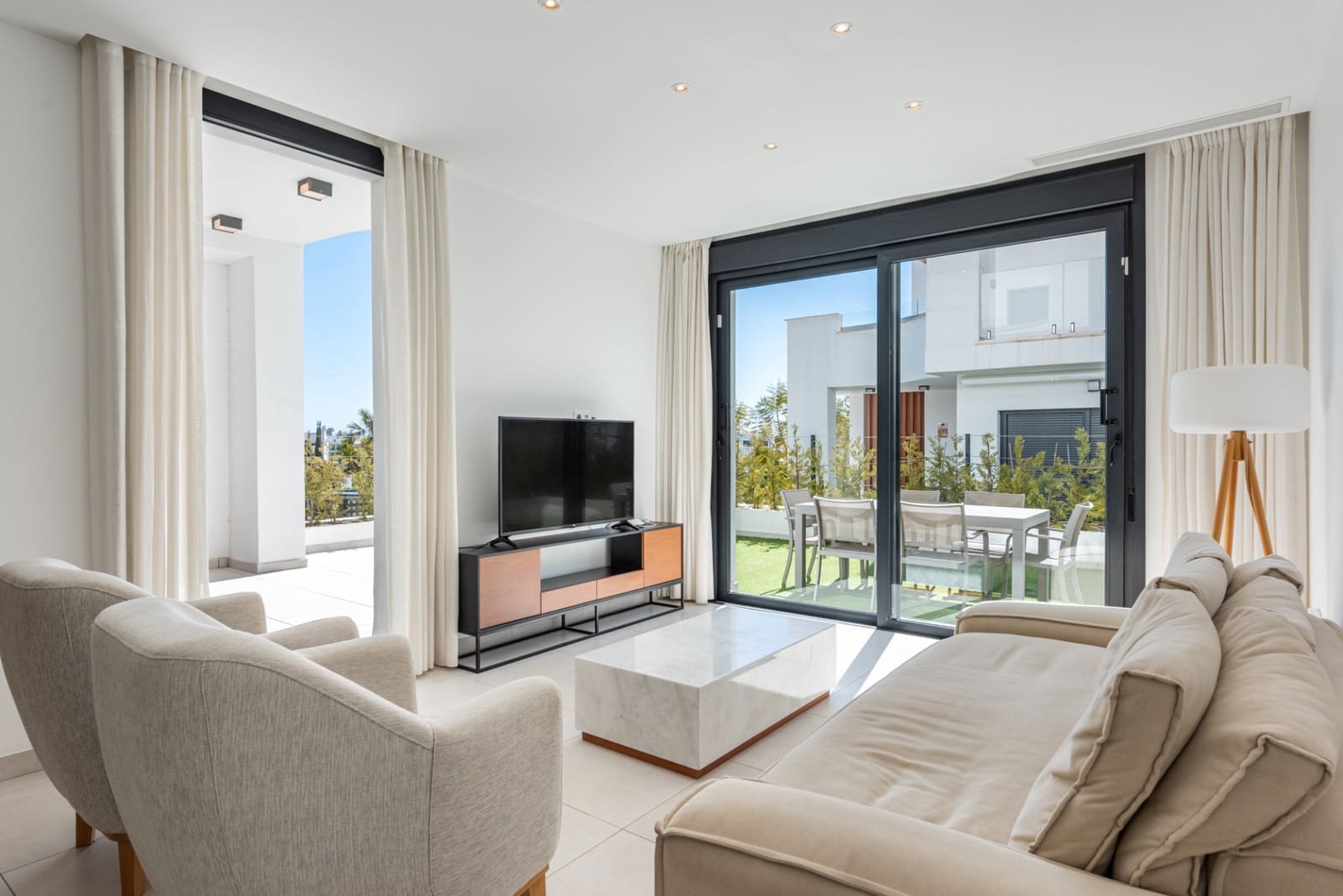 4 sovrum Semi-fristående Villa till salu i Estepona med pool garage - 899 000 € (Ref: 10154601)