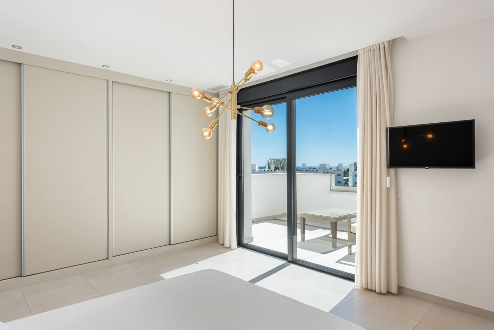 4 sovrum Semi-fristående Villa till salu i Estepona med pool garage - 899 000 € (Ref: 10154601)