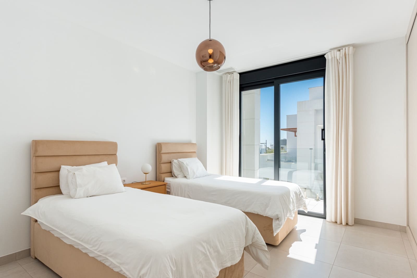 4 sovrum Semi-fristående Villa till salu i Estepona med pool garage - 899 000 € (Ref: 10154601)