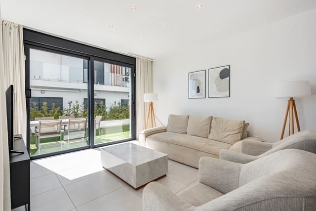 4 camera da letto Villetta Bifamiliare in vendita in Estepona con piscina garage - 899.000 € (Rif: 10154601)