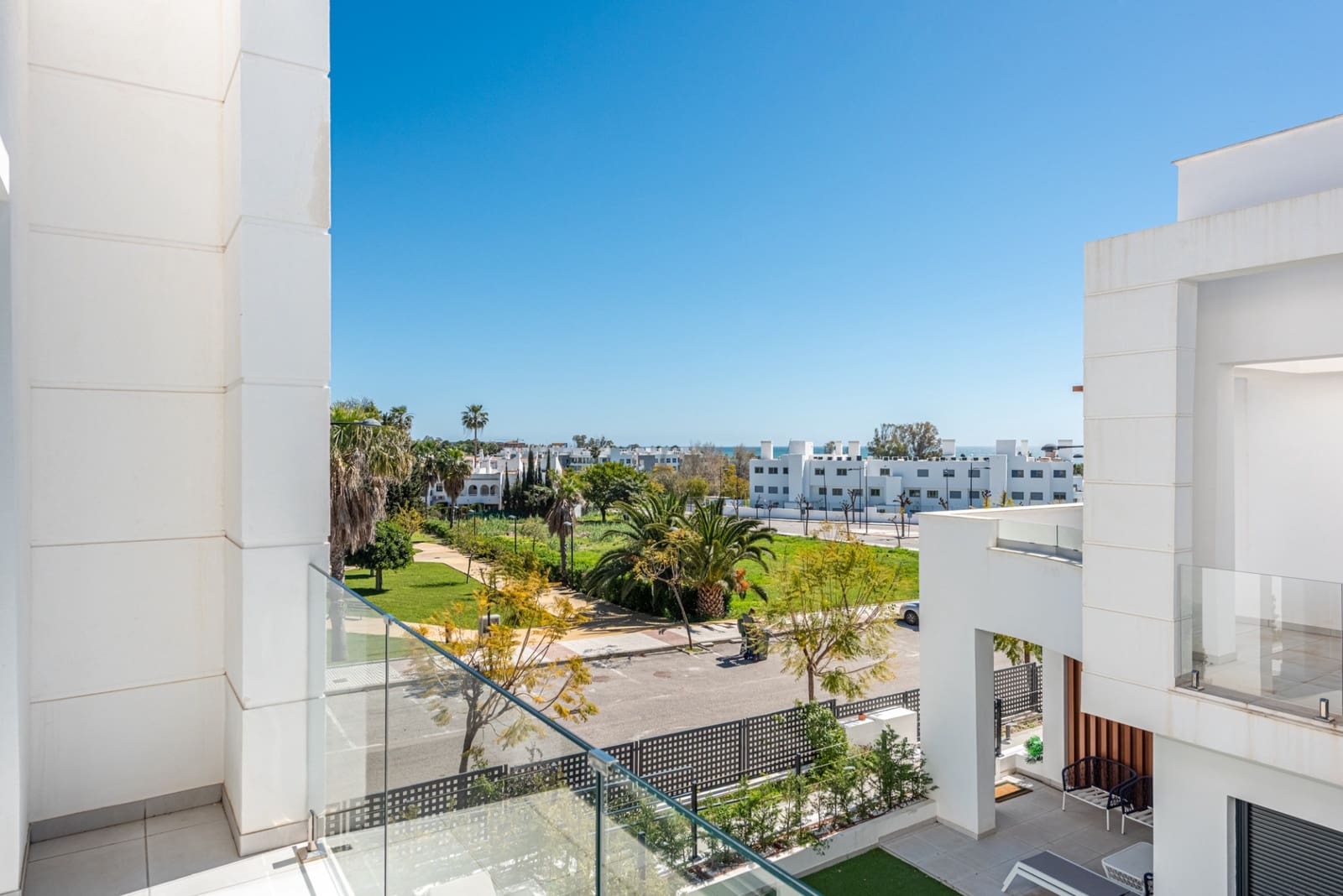 4 sovrum Semi-fristående Villa till salu i Estepona med pool garage - 899 000 € (Ref: 10154601)