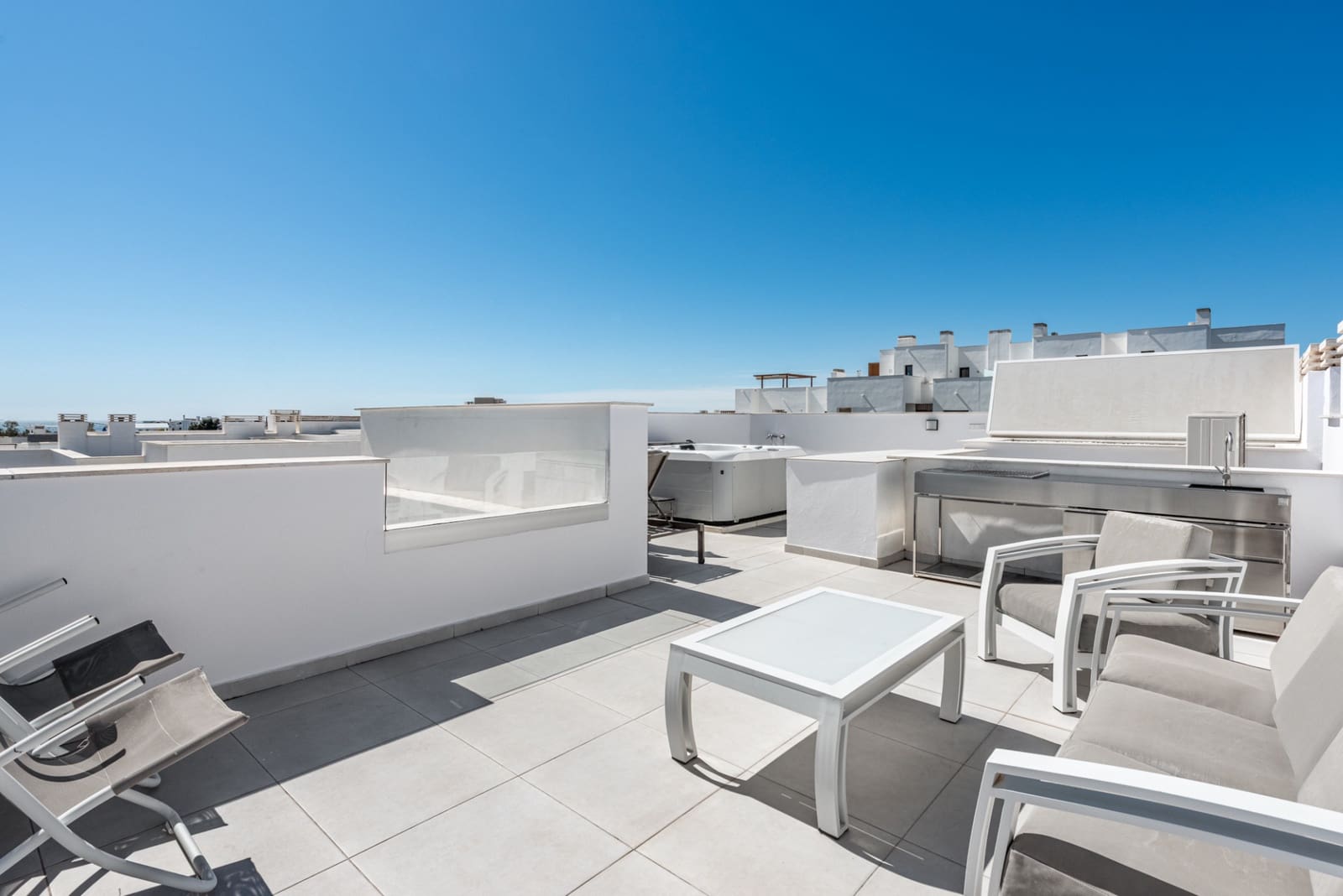 4 sovrum Semi-fristående Villa till salu i Estepona med pool garage - 899 000 € (Ref: 10154601)