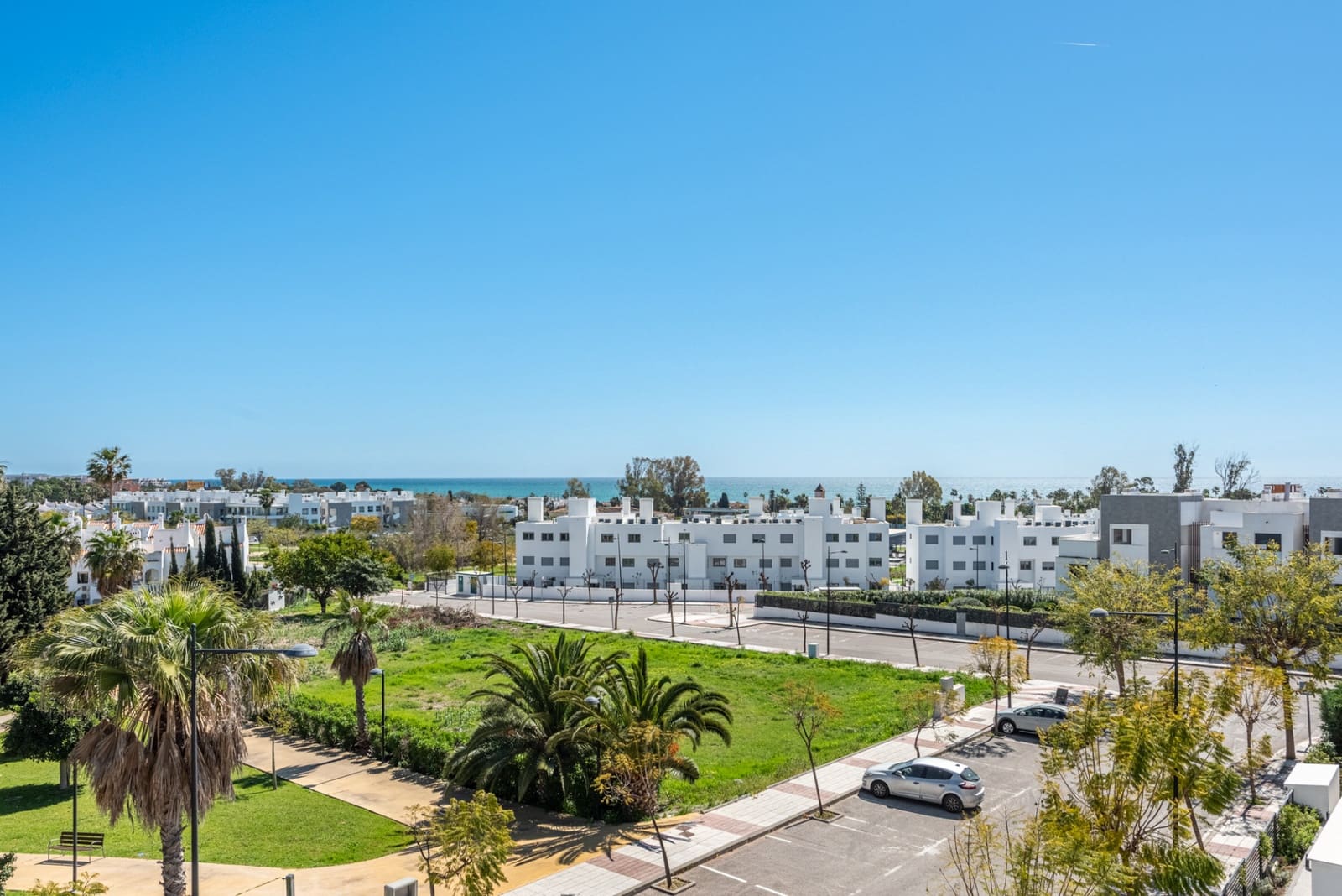 4 sovrum Semi-fristående Villa till salu i Estepona med pool garage - 899 000 € (Ref: 10154601)