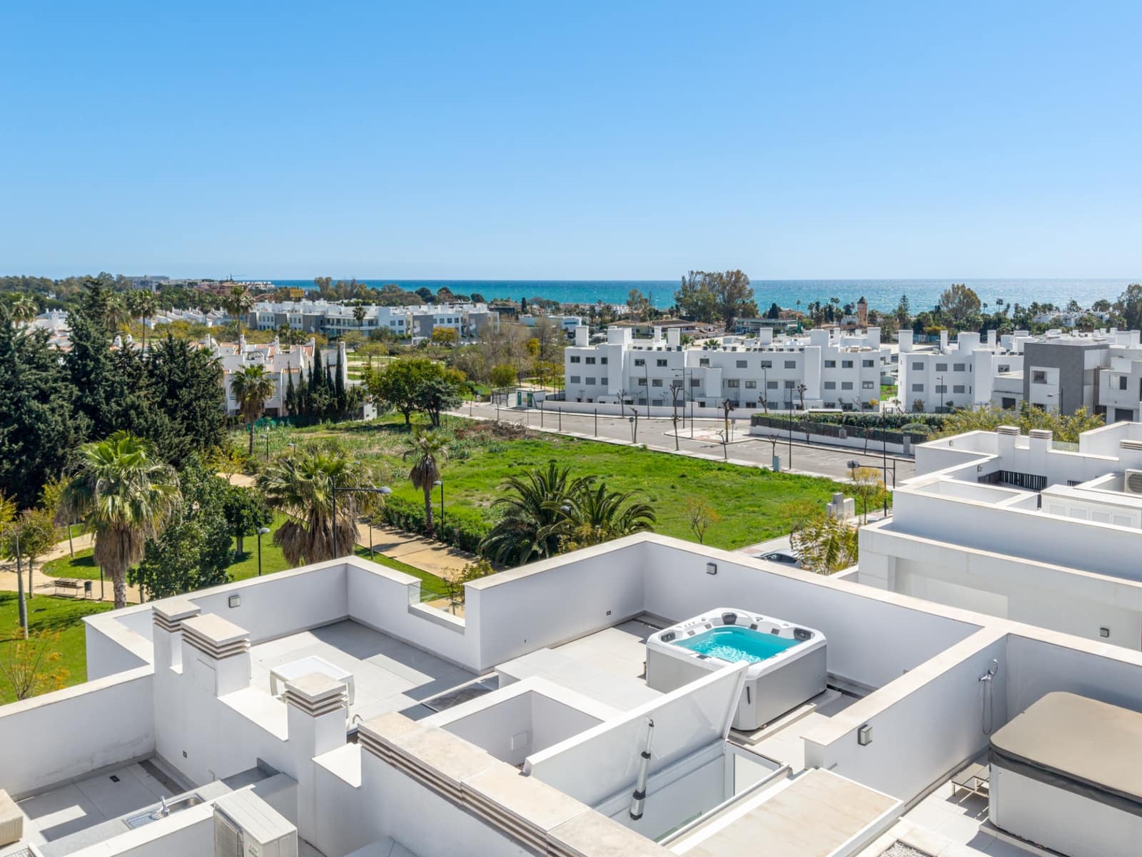 4 sovrum Semi-fristående Villa till salu i Estepona med pool garage - 899 000 € (Ref: 10154601)
