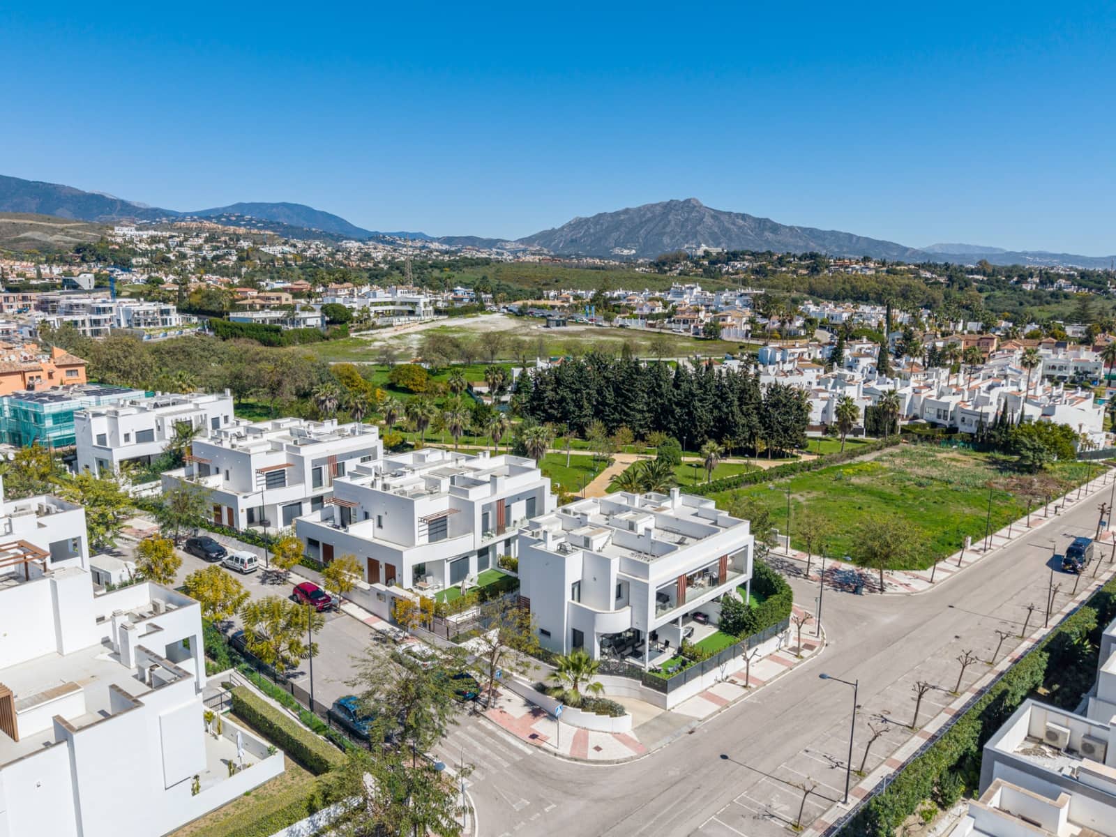 4 sovrum Semi-fristående Villa till salu i Estepona med pool garage - 899 000 € (Ref: 10154601)