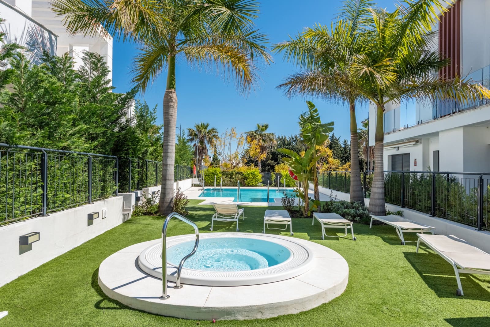 4 sovrum Semi-fristående Villa till salu i Estepona med pool garage - 899 000 € (Ref: 10154601)