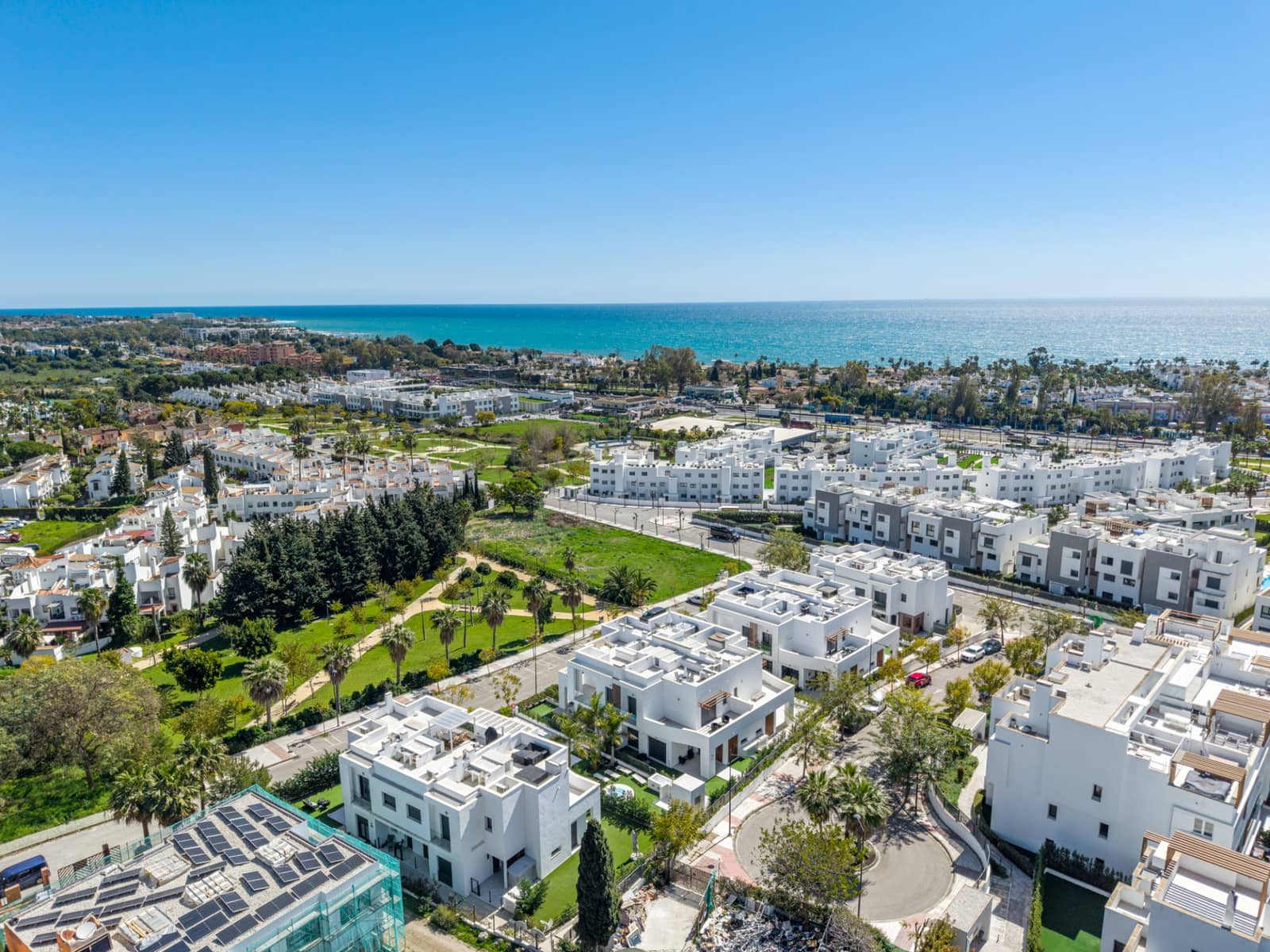 4 sovrum Semi-fristående Villa till salu i Estepona med pool garage - 899 000 € (Ref: 10154601)