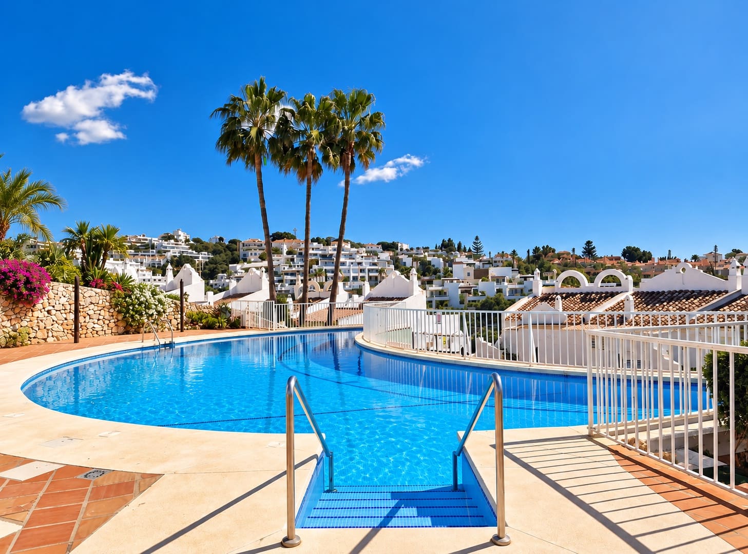2 bedroom Townhouse for sale in Marbella with pool - € 295,000 (Ref: 10157246)