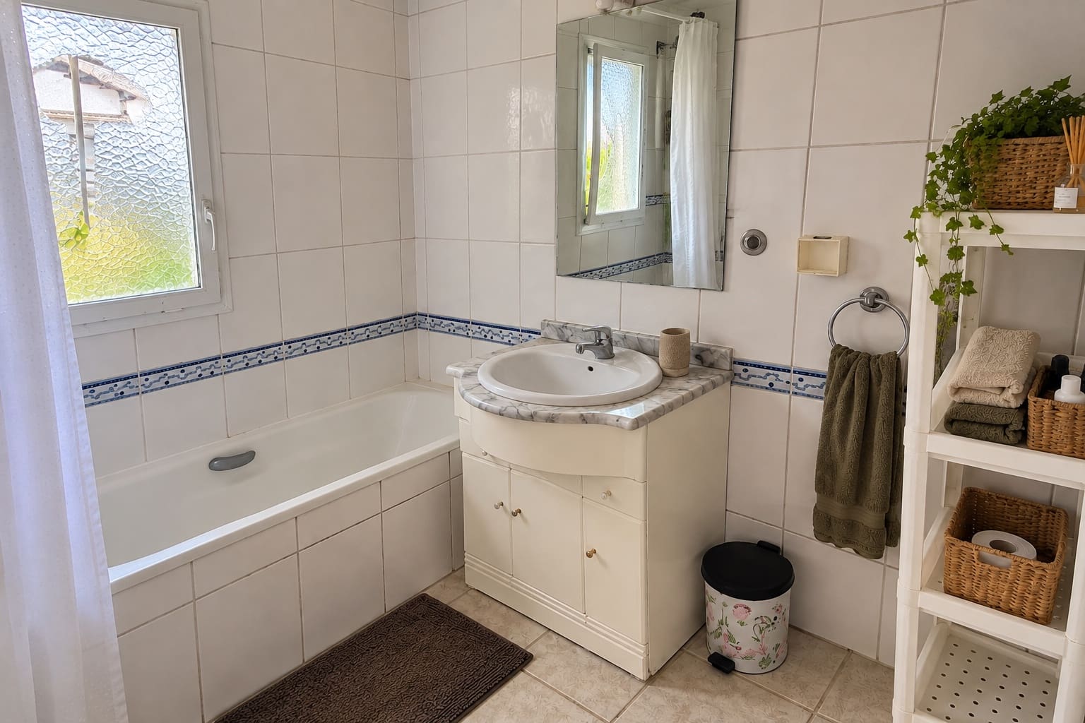 2 bedroom Townhouse for sale in Marbella with pool - € 295,000 (Ref: 10157246)